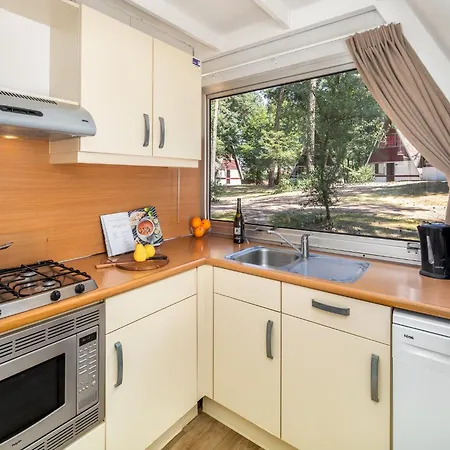 Restyled With Dishwasher, In Natural Surroundings Сasa de vacaciones Mierlo