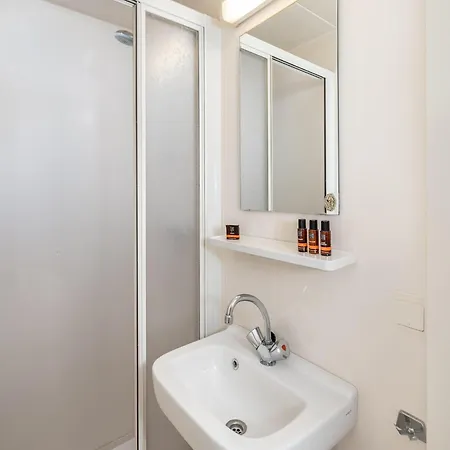 Restyled With Dishwasher, In Natural Surroundings Сasa de vacaciones