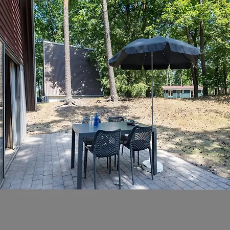 Restyled With Dishwasher, In Natural Surroundings Сasa de vacaciones Mierlo